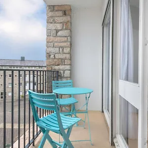 Charmant A Deux Cent Cinquante Metre De La Plage A Appartement
